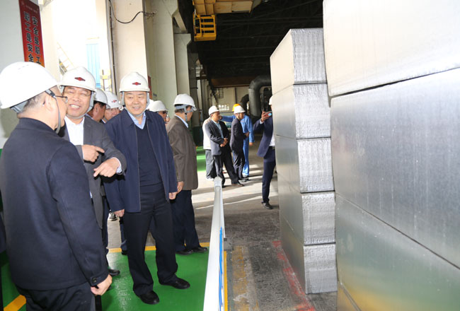 河南省企業(yè)聯(lián)合會(huì)、企業(yè)家協(xié)會(huì)會(huì)長(zhǎng)梁鐵山一行到萬(wàn)基控股集團(tuán)調(diào)研指導(dǎo)工作