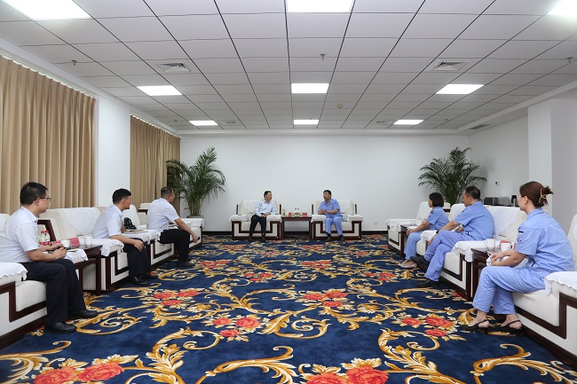 中國銀行洛陽分行黨委書記、行長楊東陽一行到萬基控股集團(tuán)調(diào)研