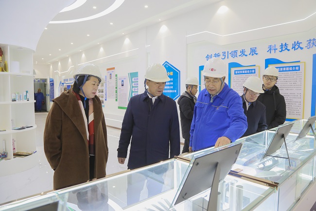 內(nèi)蒙古霍林郭勒市委副書記、市長(zhǎng)嵇海洋一行到萬(wàn)基控股集團(tuán)考察交流