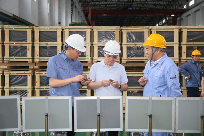 洛陽(yáng)市副市長(zhǎng)陳劍鋒一行到萬(wàn)基控股集團(tuán)調(diào)研