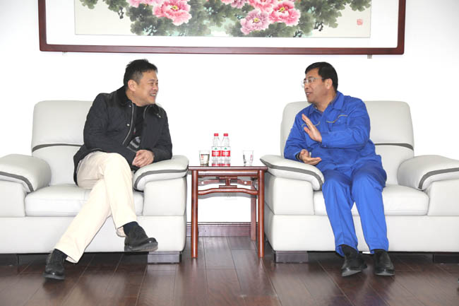 光大銀行鄭州分行東風(fēng)路支行行長尚明勝、副行長張濤到萬基控股集團(tuán)調(diào)研